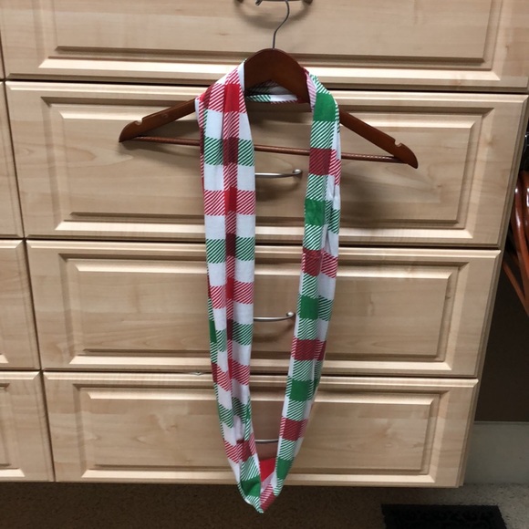 Red white and green infinity scarf - Picture 2 of 2
